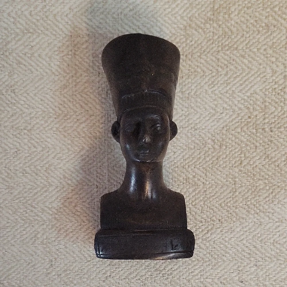 NEFERTITI Black Egyptian Bust Sculpture - Picture 8 of 8